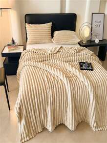 1pc Solid Color Plush Flannel Blanket, Soft & Cozy For Sofa, Nap, Air Conditioning, Car, Bedroom, Hotel - Skin-Friendly Material