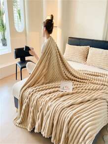 1pc Solid Color Plush Flannel Blanket, Soft & Cozy For Sofa, Nap, Air Conditioning, Car, Bedroom, Hotel - Skin-Friendly Material