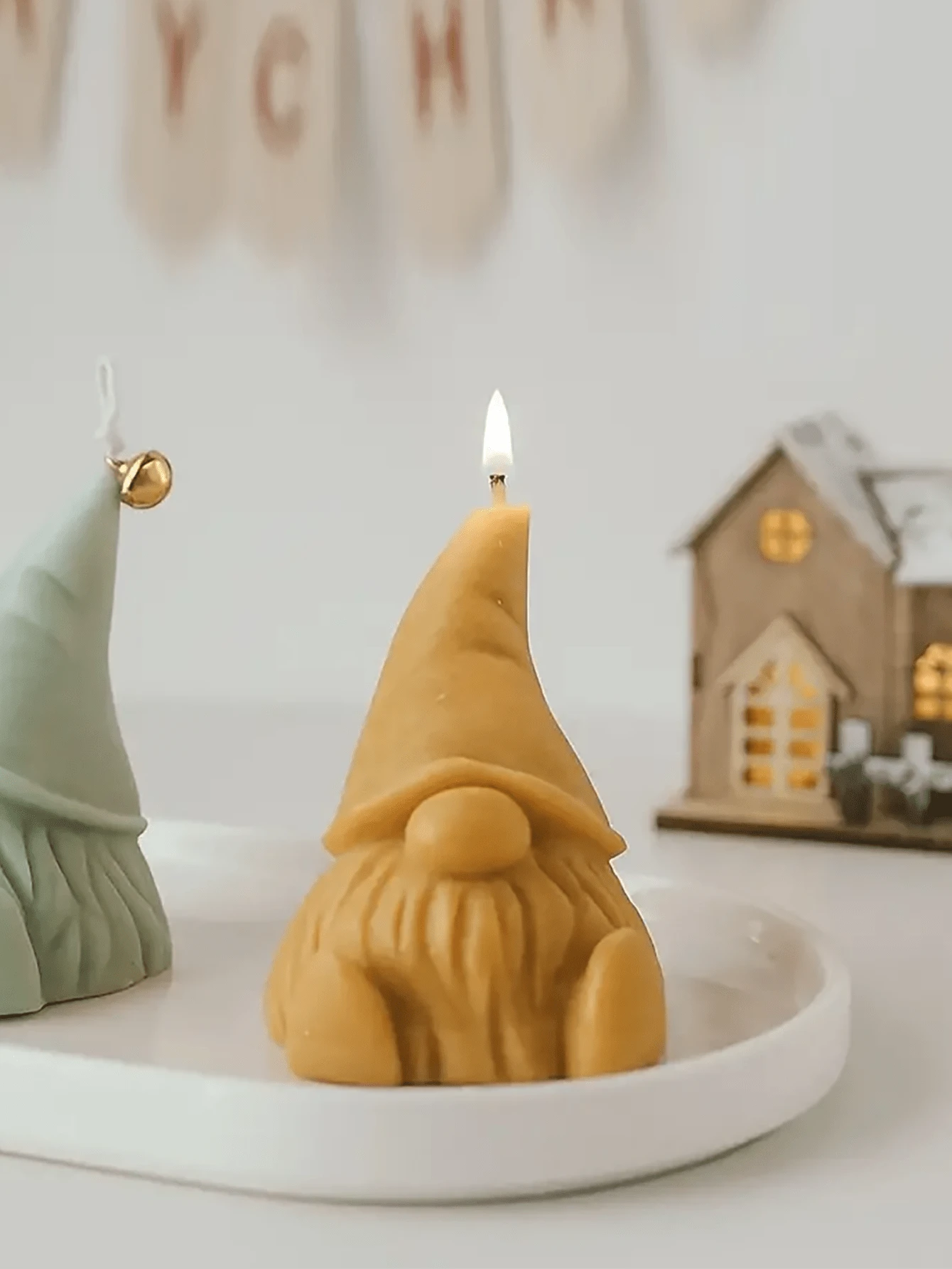 Khuôn nến Jolly Gnome: Đồ trang trí Giáng sinh lễ hội - Chất liệu silicon, hình dạng bất đối xứng, hoàn hảo cho nến thủ công - trắng - Xem 1