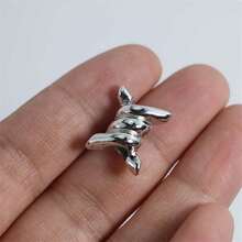 Nâng tầm đôi giày thể thao của bạn: 10 chiếc khóa dây giày xoắn tự làm để tùy chỉnh và tạo phong cách độc đáo - khóa gai bạc - Xem 4