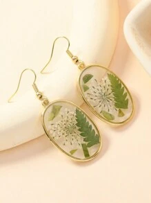 1 Pair Holiday Stylish White Dried Flower & Green Asymmetrical Oval Leaf Design Earrings, Suitable For Daily Wearing Valentines,Mom,Mother,Mother's Day,Gift