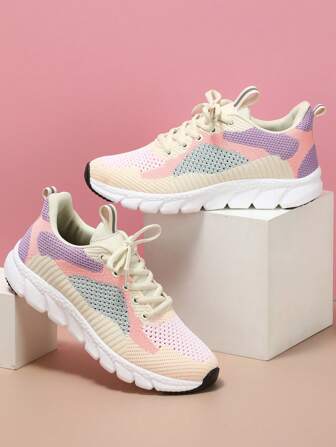 女士浅粉色基础训练鞋，超轻透气针织面料，适合运动、健身、跑步、户外活动