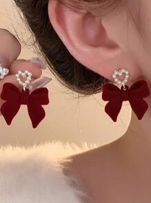 1 paire de boucles d'oreilles à tige avec un design de nœud en forme de cœur en velours et faux perles, nœud noir. Bijou de mode pour cadeau aux femmes, convient pour le Nouvel An, le Printemps, la Saint-Valentin, la Fête des Mères.