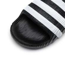 Adidas Originals 三叶草休闲运动拖鞋、户外沙滩人字拖、男女居家凉鞋 - 黑/白 - 查看 4