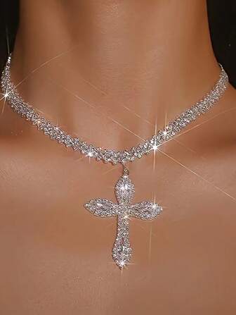 1 pezzo Collana con ciondolo a croce di cristallo, collana con ciondolo a croce interamente tempestato di zirconi artificiali di lusso, gioiello per donna