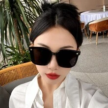 Kính gọng xích nữ - Phong cách Punk, điểm nhấn vàng, kính thời trang hàng ngày - Phụ kiện hoàn hảo cho bãi biển dành cho những người yêu thích thời trang, kính mắt nữ. - màu đen - Xem 7