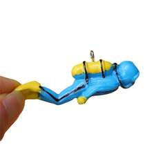 Đồ trang trí bể cá Scuba Diver phong cách chiết trung – Tượng thợ lặn bằng nhựa nổi với bong bóng treo trong suốt cho cảnh dưới nước – Đồ trang trí theo mùa đa năng cho Giáng sinh, Halloween, Phục sinh, Lễ tạ ơn – Đồ trang trí bằng nhựa không dùng điện - Nhiều màu - Xem 3