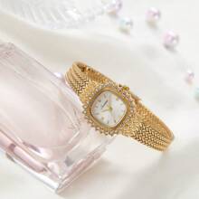 SOCENI 1pc Gold Sliver Luxury Women's Watch Embedded With Diamonds And Square Dial. It Can Be Worn On A Daily Basis, Or For Occasions Such As Parties, Holidays And Outings To Decorate The Wrist. It Is Water Resistant Up To 30m.
