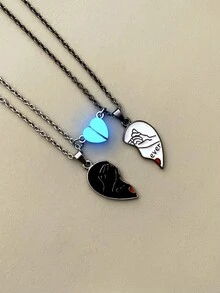 ATLVXJL 2 件/套时尚夜光情侣钩手势表达爱意图案红色情书 FOR EVER 磁性爱心在黑暗中生长不锈钢链条吊坠黑白吊坠项链情人节礼物送给女性亲人的节日礼物万圣节礼物 - 彩色 - 查看 3