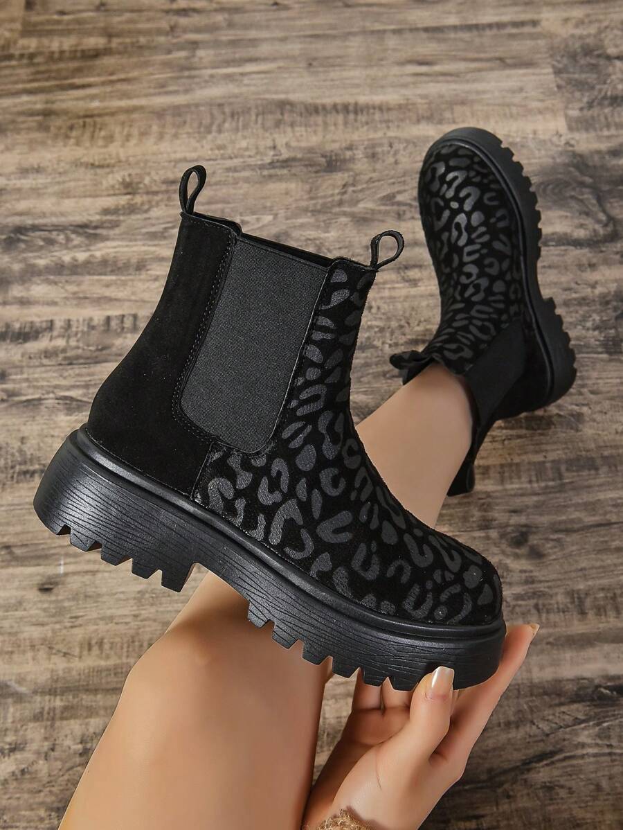 Fashion Match Sweater,Women's Platform Boots, Fashionable & Versatile Chelsea Short Boots, Black Boots For Autumn/Winter. Suitable For Daily Outfits, Parties, Gatherings, Weddings, Work Attire. Pairs Well With Jeans, Skirts, Leather Pants, Dresses, Leather Jackets, Sweaters, Down Jackets, Hoodies, Coats, Blazers,Boots For Women