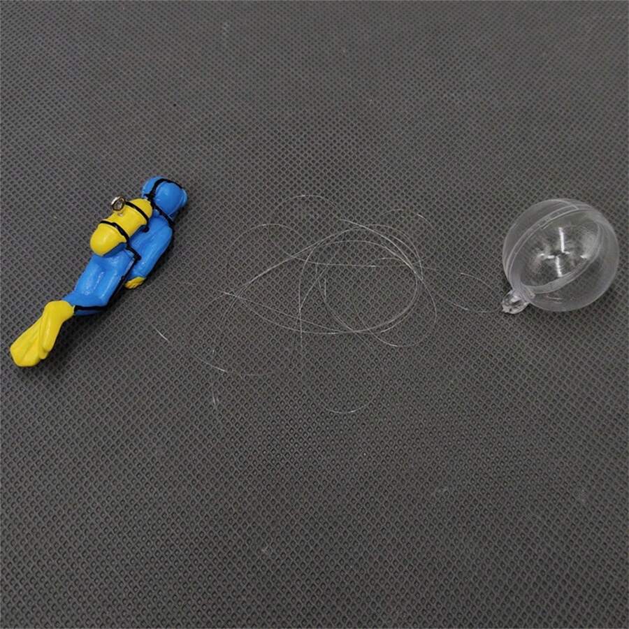 Đồ trang trí bể cá Scuba Diver phong cách chiết trung – Tượng thợ lặn bằng nhựa nổi với bong bóng treo trong suốt cho cảnh dưới nước – Đồ trang trí theo mùa đa năng cho Giáng sinh, Halloween, Phục sinh, Lễ tạ ơn – Đồ trang trí bằng nhựa không dùng điện - Nhiều màu - Xem 1