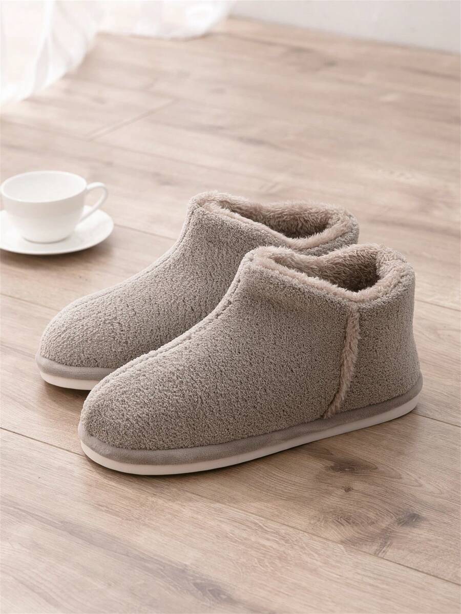 情侣女士纯色V型剪裁简约保暖雪地靴平底密趾短靴秋冬季户外穿着