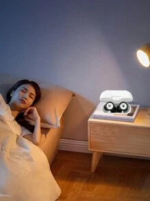 5-Pointed Star Silicone Waterproof Ear Plugs, Strong Noise Isolation Earplugs For Swimming, Studying, Office Use - White - View 3