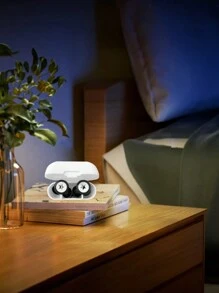 5-Pointed Star Silicone Waterproof Ear Plugs, Strong Noise Isolation Earplugs For Swimming, Studying, Office Use - White - View 2