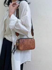 迷你高端压花方形单肩包，时尚有型，可单肩斜挎，可放相机，宽肩带 - 棕色 - 查看 2