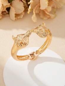 1pc Chic Golden Fox Bangle Bracelet, Simple Design Fashion Elegant Court Vintage High-End Personalized Wear For Women, Suitable For Daily, Shopping And Festival - Yellow Gold - View 1