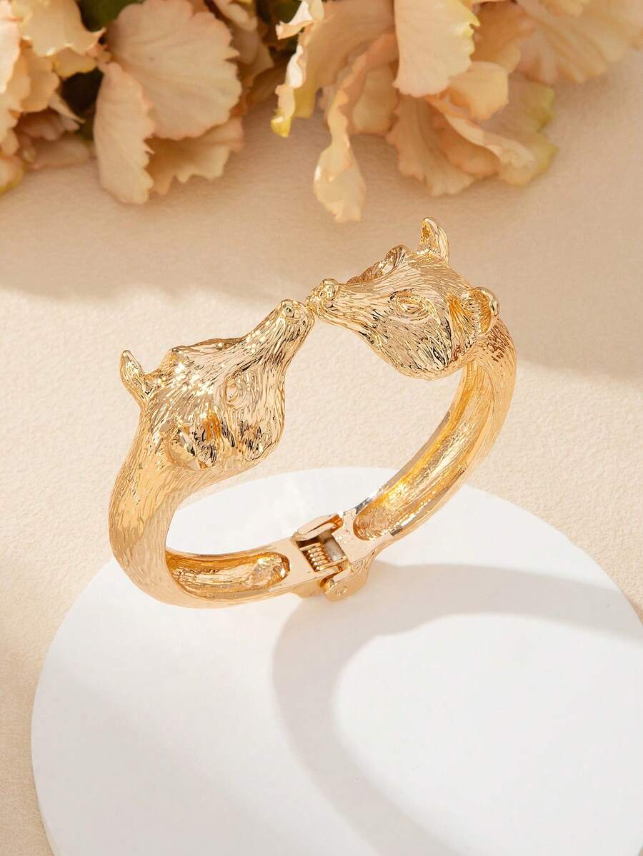 1pc Chic Golden Fox Bangle Bracelet, Simple Design Fashion Elegant Court Vintage High-End Personalized Wear For Women, Suitable For Daily, Shopping And Festival - Yellow Gold - View 1
