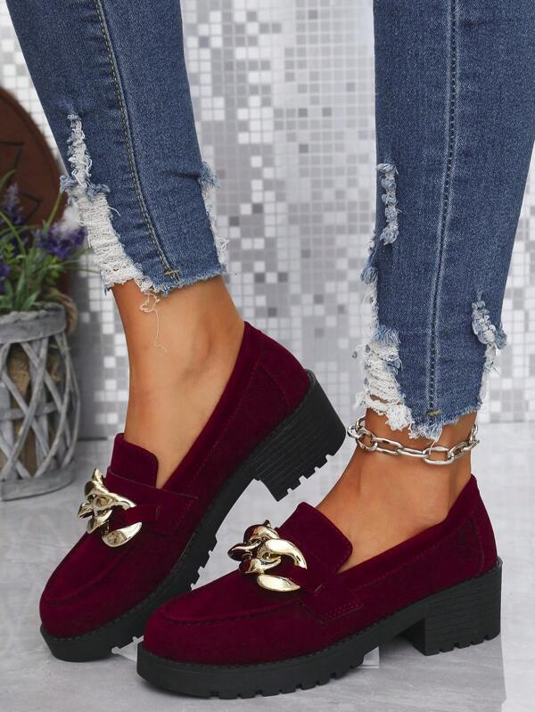 Brytyjski styl Miękka podeszwa Modne mokasyny damskie, Złota klamra Ozdoba Wsuwane płaskie buty, Wygodna gruba podeszwa Oxblood College Style