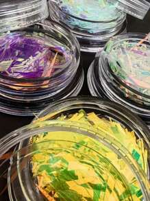 4pcs Iridescent Glass Nail Art Flakes 4-Colors Aurora Gradient Shards For DIY Manicure, Reflective Mirror Designs, Unscented Decoration Kit Nails - Multicolor - View 3