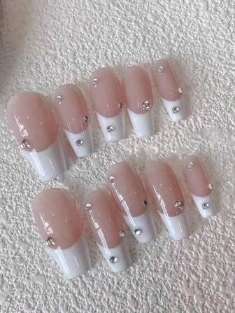 10片手工美甲，芭蕾法式简约高级闪耀水钻设计美甲，白色纹理按压式假指甲，高端炫酷美甲，独特优雅高端美甲，奢华极简设计美甲，春夏秋冬四季全覆盖假指甲，含果冻胶和指甲锉。为您的节日气氛增添光彩。日常美甲，适合女士和女孩，可拆卸重复使用。美甲用品