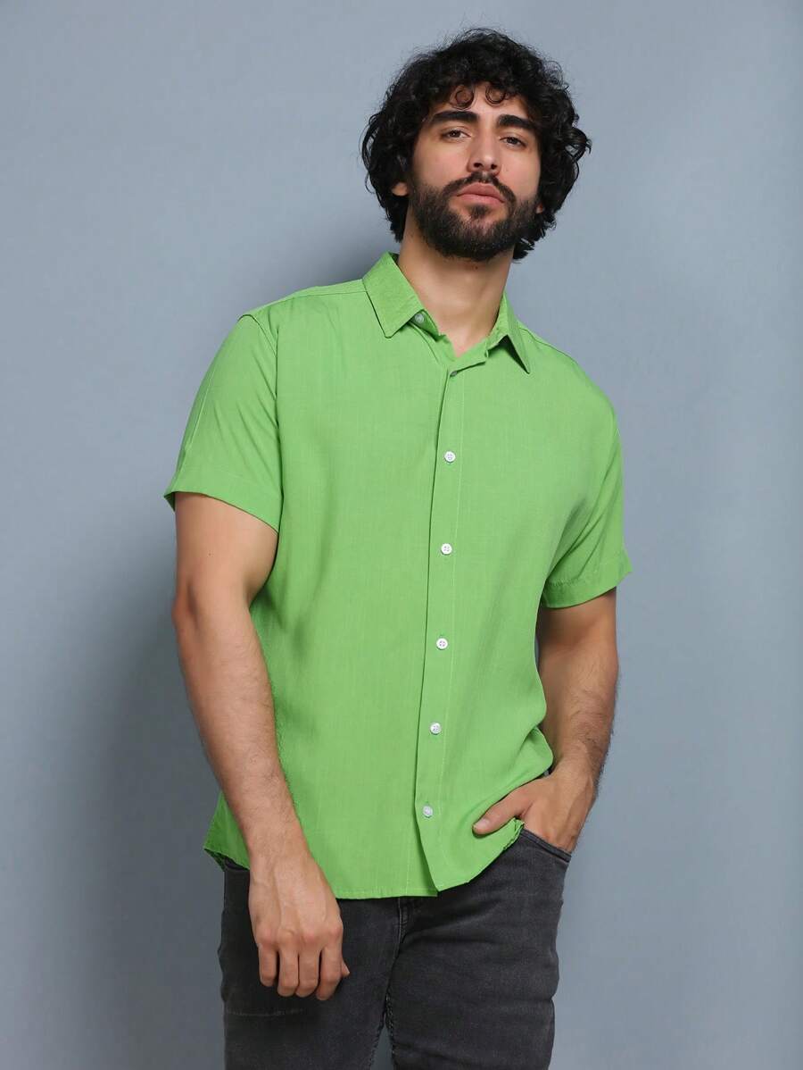 Men's Plain Short Sleeve Button Down Shirt In VISCOSE / Men's Blouse / Dress Shirt - màu xanh lá - Xem 1