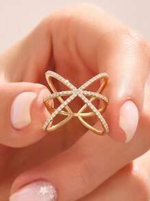 简约设计三重交叉戒指，镶嵌闪亮锆石，永恒的周年纪念和订婚珠宝，送给她的精致礼物 - 金色 - 查看 2