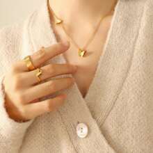 Short Titanium Steel Butterfly Necklace Female Neck Chain Non-Fading Cool Style Ins Temperament Internet Celebrity Simple Accessories - Emas - View 3