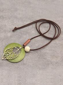 1pc Retro Bohemian Style Wooden Alloy Leaf Pendant Necklace, Fashion Halloween Holiday Gift Decoration, Unisex Jewelry, Student Souvenir Gift