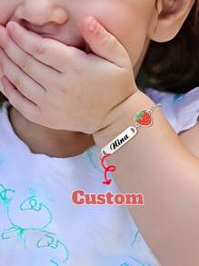 Un bracelet enfant personnalisé mignon avec fraises, idée cadeau de retour à l'école, d'hiver, pour la Saint-Valentin pour garçon ou fille - Multicolore - Voir 1