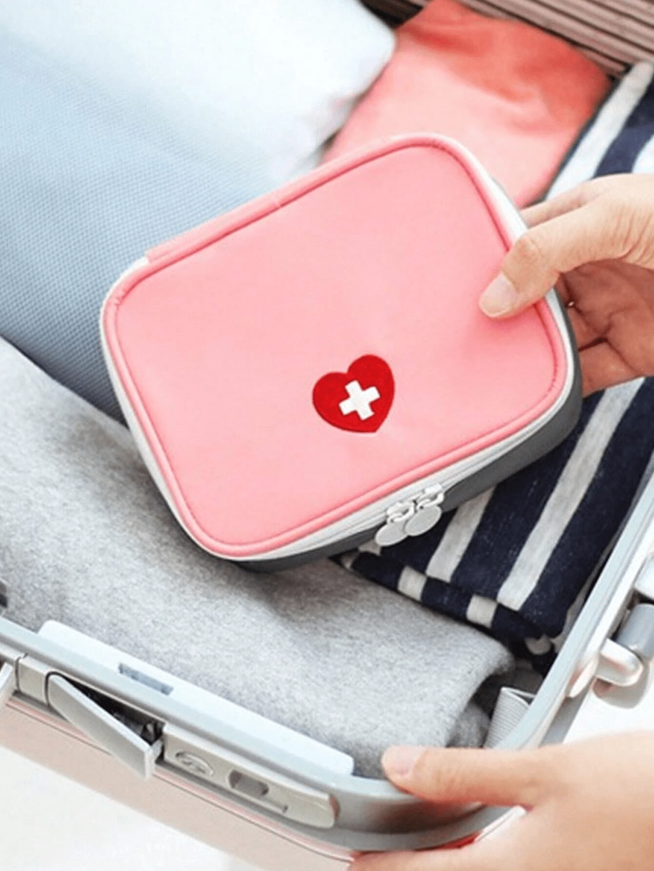 Mini Outdoor First Aid Kit Bag, Nylon Medical Storage Bag, Travel Portable Medicine Organizer Emergency Kit First Aid Kits, Double Zippers Handy Pills Pocket For Travel Home Medicine Bag Medicine Storage Bag Medicine Organizer First Aid Kit First Aid Bag Travel Accessories Travel Organizer Travel Essentials Travel Stuff Travelling Bag College Vacation Cruise Summer Holiday Essentials For Outdoor Camping Hiking Hunting