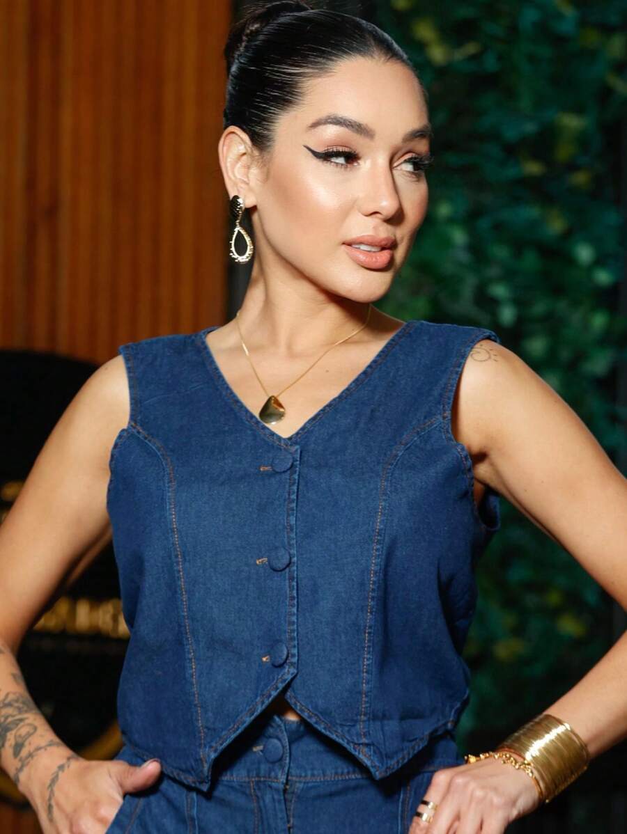 Colete Jeans Feminino Elegante com Botões Forrados Frontais - Lavagem escura - Visão 1