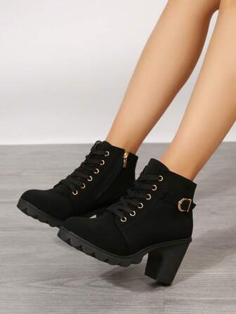 秋冬时尚搭配短裤，1双女靴，粗跟踝靴，新款时尚英伦风高跟系带防滑保暖靴