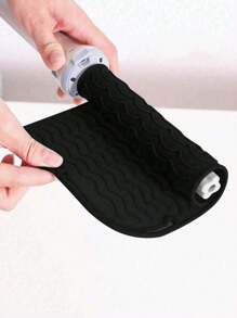 1 tấm thảm dụng cụ tạo kiểu tóc nóng, tấm thảm chịu nhiệt cho máy duỗi tóc và máy uốn tóc cỡ phổ thông để cất giữ và đi du lịch, tấm thảm dụng cụ tạo kiểu tóc nóng, tấm thảm tạo kiểu tóc bằng silicon chịu nhiệt, miếng đệm cách nhiệt để cất giữ máy duỗi tóc, máy duỗi tóc và máy uốn tóc, bảo vệ dụng cụ tạo kiểu tóc của bạn bằng miếng đệm cách nhiệt bằng silicon chống trượt này cho nhà hàng, khách sạn, túi đựng đồ trang điểm thương mại, đồ dùng học tập, túi đựng đồ trang điểm, đồ dùng thiết yếu khi đi du lịch, túi đựng mỹ phẩm, túi đựng đồ trang điểm, túi đựng đồ trang điểm, làm đẹp - Nhiều màu - Xem 10