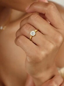 1克拉经典四爪镶嵌D色莫桑石钻石订婚戒指，S925纯银简约浪漫戒指，永恒戒指，结婚周年纪念戒指，奢华珠宝，送给她的周年纪念礼物 - 金色 - 查看 3