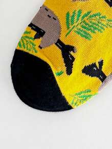1 Pair Men's Yellow Retro Artistic Print Crew Socks, Casual & Breathable Mid Calf Socks