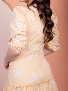 Puff Sleeve Dress With Floral And Delicate Embroidery Detail - 黃色 - 查看 2