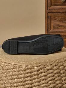 女士时尚平底鞋，方扣浅口绒面黑色平底鞋，韩版百搭细跟平底鞋，舒适日常通勤搭配连衣裙 - 黑色 - 查看 7