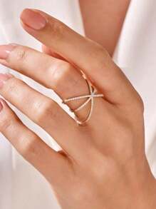 简约设计三重交叉戒指，镶嵌闪亮锆石，永恒的周年纪念和订婚珠宝，送给她的精致礼物 - 金色 - 查看 5