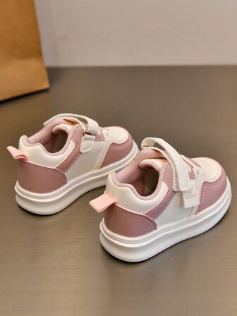 1 双婴儿皮革拼布彩色钩环运动鞋，男女通用幼儿休闲软底圆头平底鞋，适合春秋季节的男孩和女孩