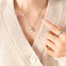 Short Titanium Steel Butterfly Necklace Female Neck Chain Non-Fading Cool Style Ins Temperament Internet Celebrity Simple Accessories - 銀色 - 查看 2