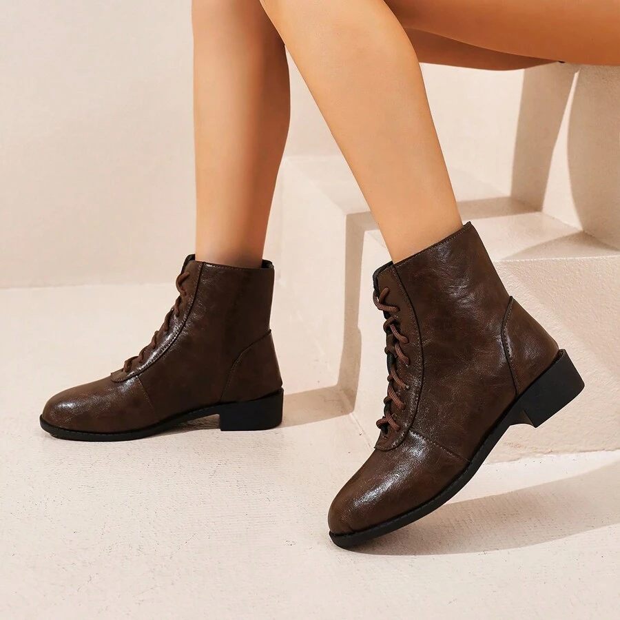 Nowe 2024 Vintage Chic Casual Fashion Popularne damskie krótkie buty, styl europejski i amerykański