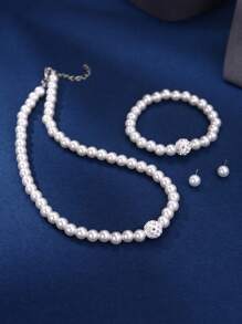 4 件套人造珍珠串珠项链、手链和耳环，优雅的珍珠首饰套装，适合女孩的优雅节日派对礼物 - 白色 - 查看 4