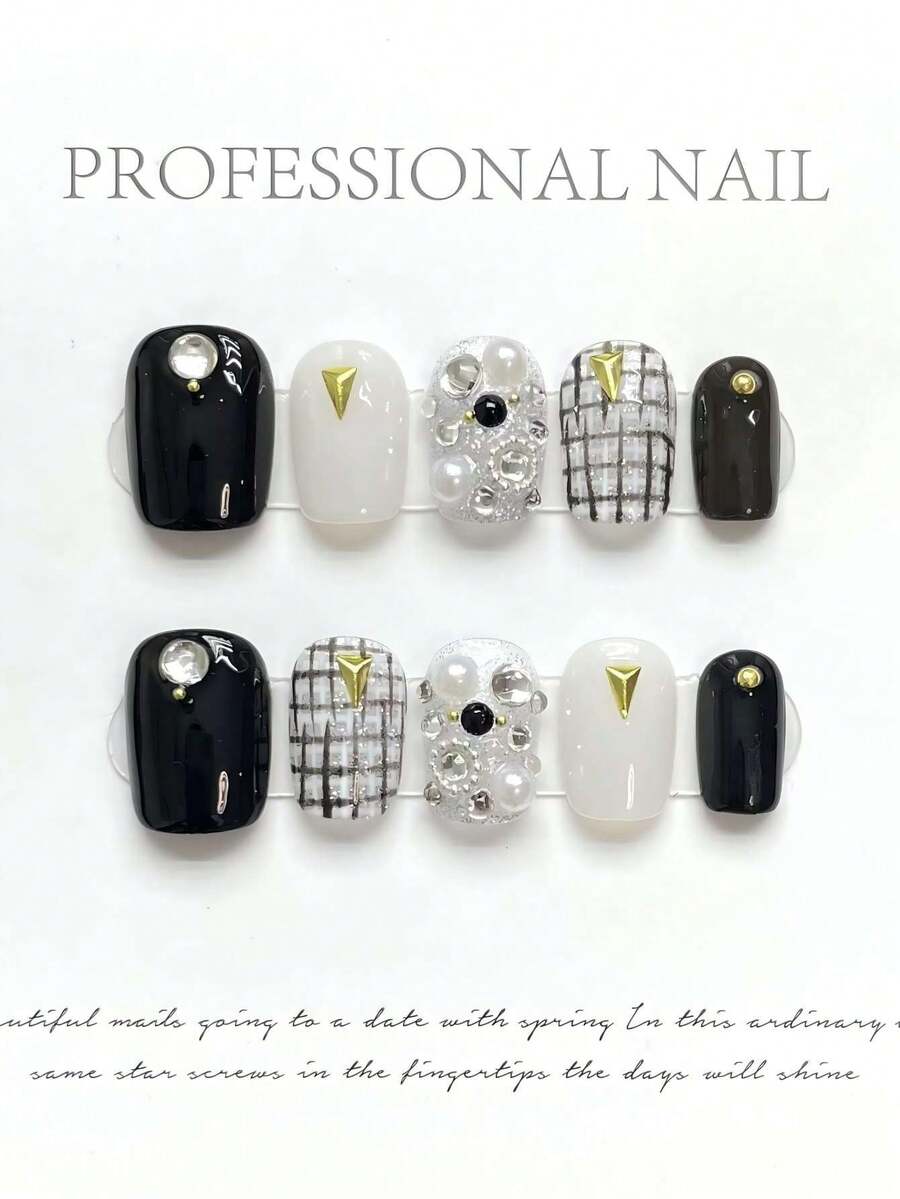 10 件奢华手工按压指甲短方形假指甲珍珠羊毛布设计假指甲带 3 件套工具粘合指甲胶标签适合女孩和女士的日常工作和生活。 - 黑與白 - 查看 1