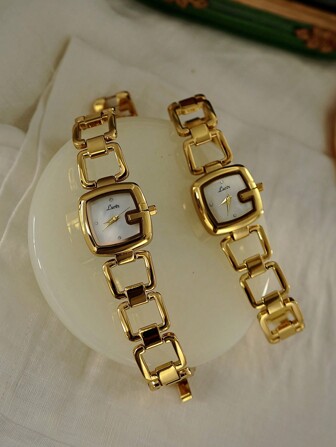 1pc Women's Elegant High-End Fashion Luxury Quartz Watch, Silver Color, Stainless Steel Band, Rhinestone & Mother Of Pearl Dial, Hollow Design, Retro Chic Style, Waterproof, Suitable For Casual, Party And Gift Giving