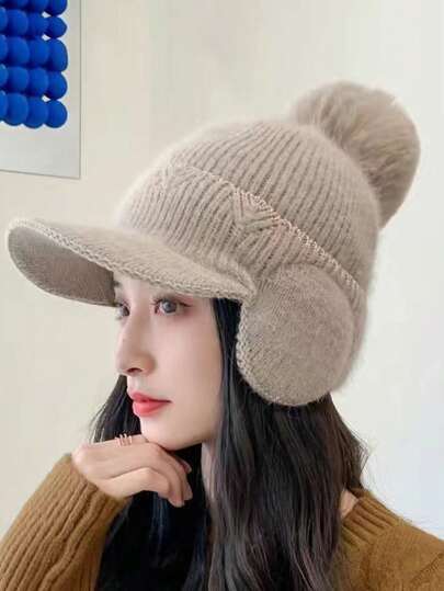 1 chiếc mũ bát giác màu đen trơn dành cho nữ dùng để giữ ấm và hoạt động ngoài trời, thích hợp sử dụng hàng ngày vào mùa đông thu