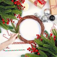 10/20 cành thông nhân tạo tươi tốt với điểm nhấn là quả mọng đỏ - Đồ trang trí Giáng sinh chân thực cho vòng hoa, vòng hoa và đồ trang trí nhà cửa - Hoàn hảo để sử dụng trong nhà và ngoài trời, dễ tạo hình và bảo quản Quà tặng tốt nhất - Nhiều màu - Xem 9