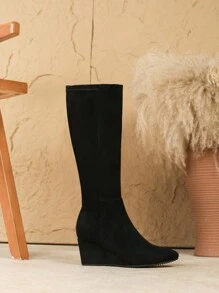Botas de caña alta con punta puntiaguda de marca europea, tacón de cuña, diseño de caña simple, para mujer