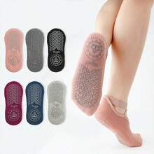 1 Đôi tất tập thể dục chống trượt có dây đeo chéo, lót nhiệt dày, chấm bi, thoáng khí, tập khiêu vũ Pilates. Bao bì bên ngoài của sản phẩm được giao ngẫu nhiên. - Nhiều màu - Xem 11