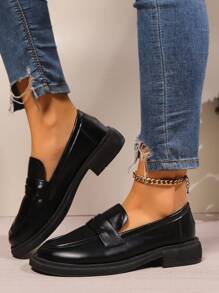 英伦风软皮黑色牛津女鞋，2024秋季新款休闲平底舒适轻便乐福鞋