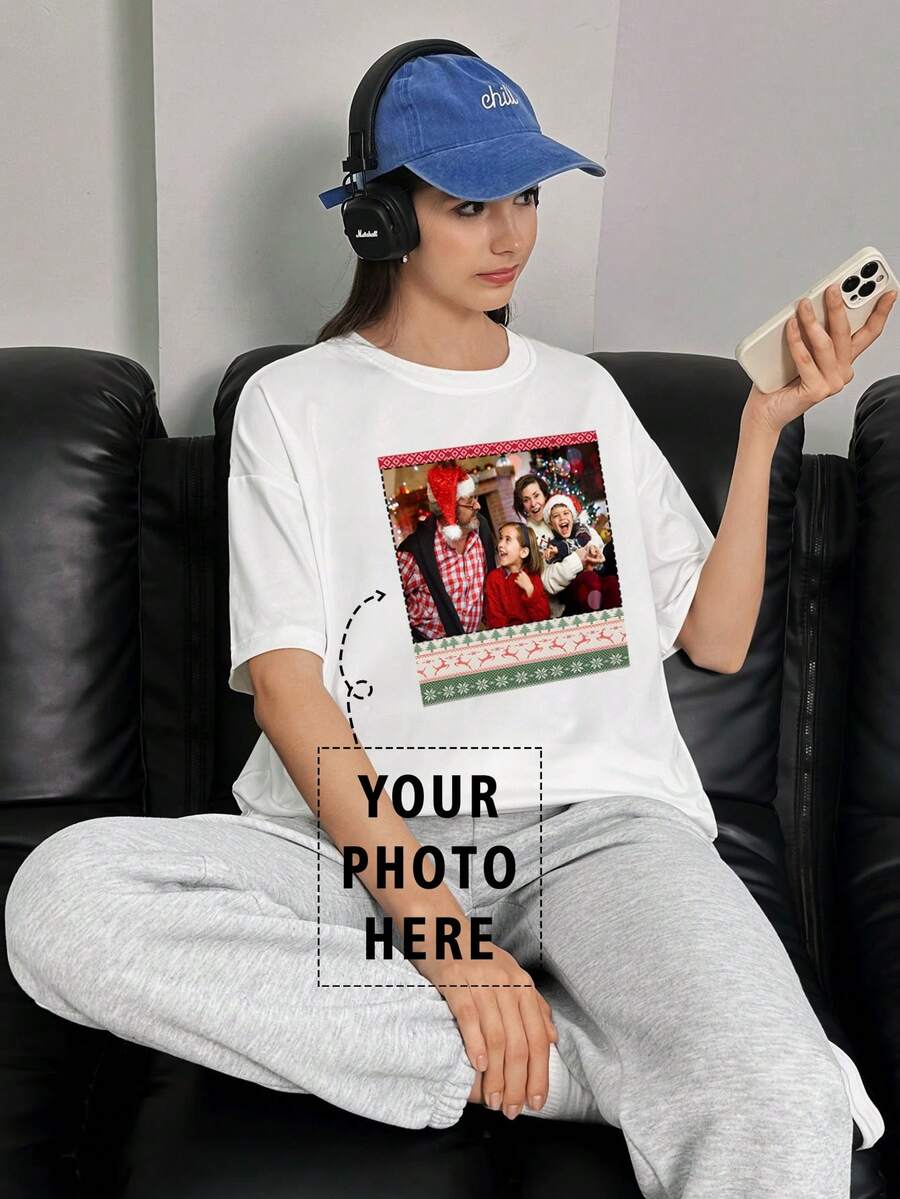 可定制大码时尚女式圣诞主题针织 T 恤 - 添加您自己的图形（适合家庭照片）以设计您的个性化大码时尚印花 T 恤 - 白色 - 查看 1